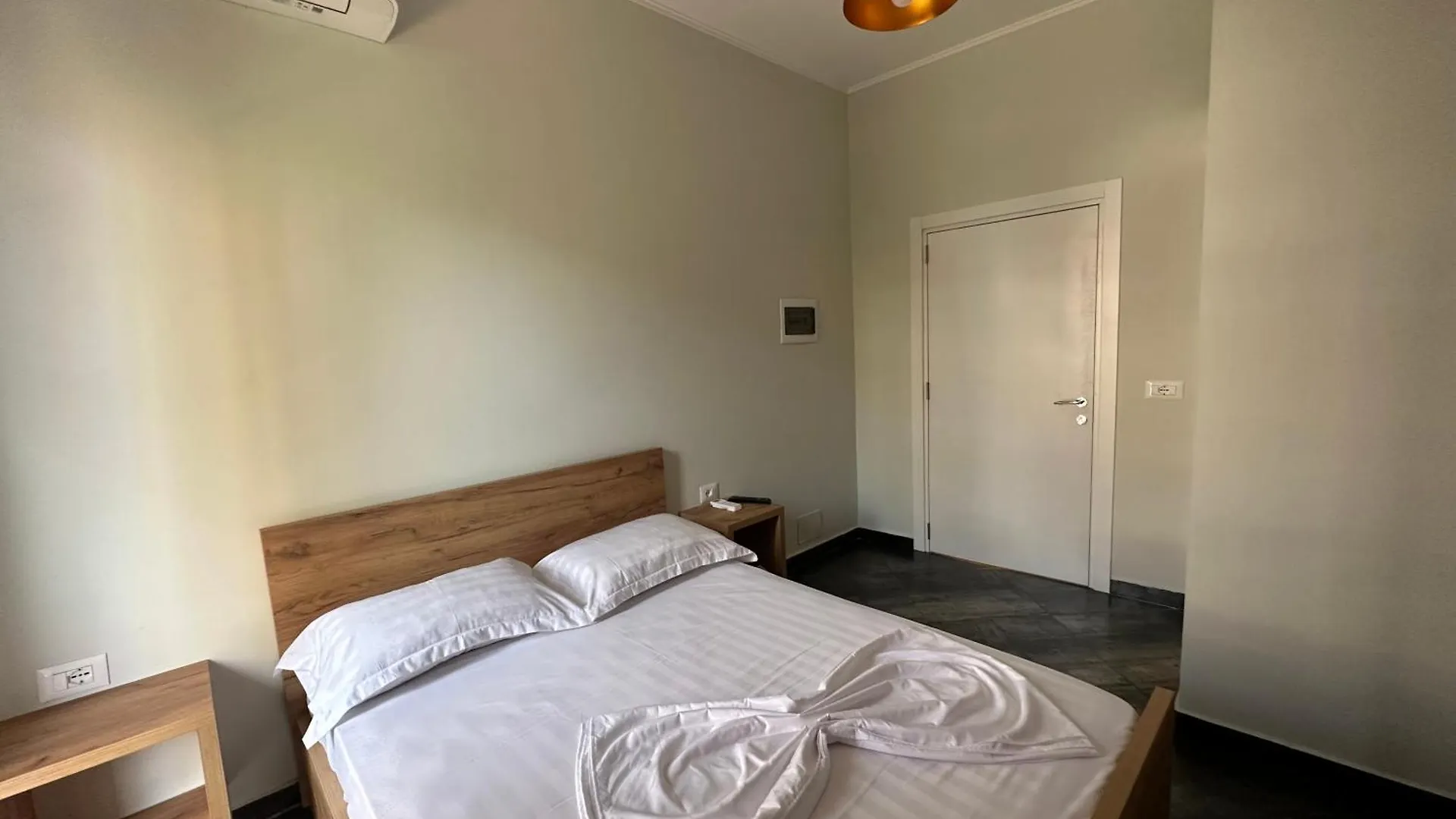 Central Comfort Suites Tirana 0*,